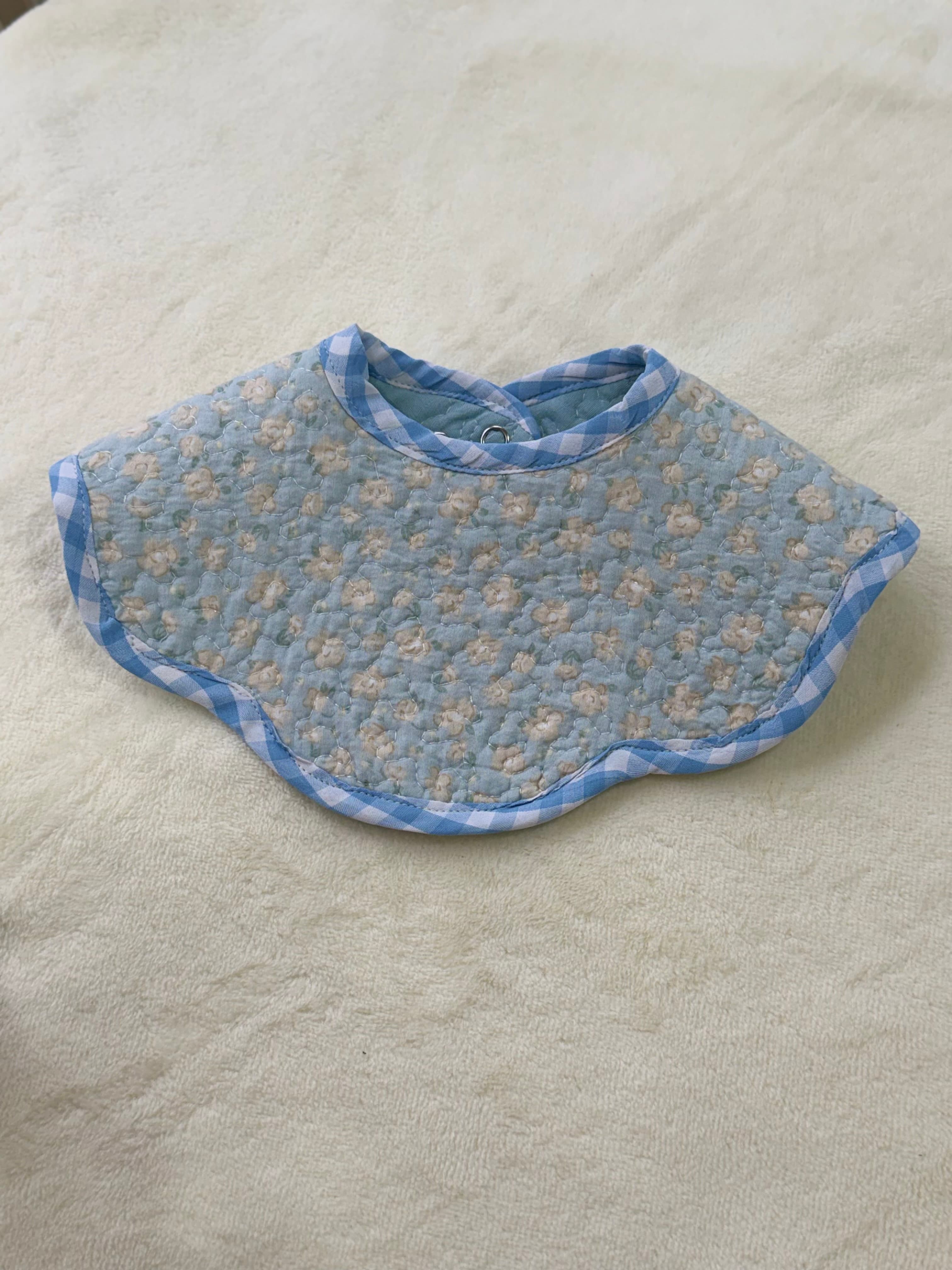 Quilted reversible bib